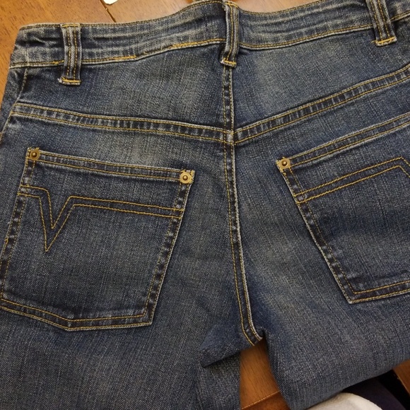 $5 ITEM. Jeans. MUST BUNDLE WITH TWO OTHER ITEMS - Picture 4 of 8